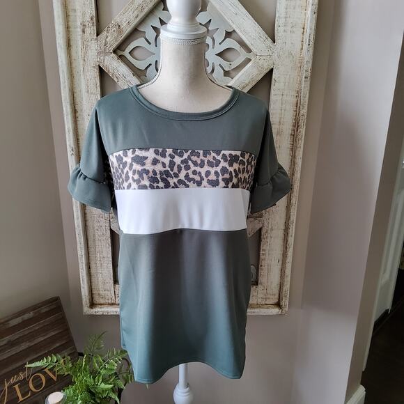 Perfect Peach Women's Short Sleeve Ruffle Dolman Relaxed T-Shirt Leopard - Picture 2 of 12